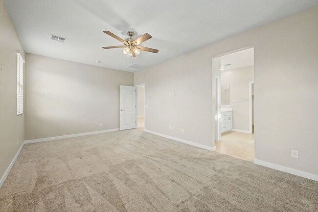 Building Photo - 4 bedroom 1 Story Home