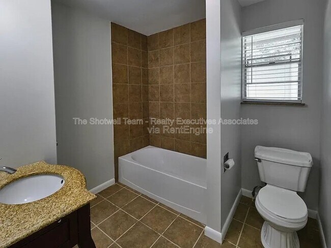 Building Photo - 1005 Francis Rd