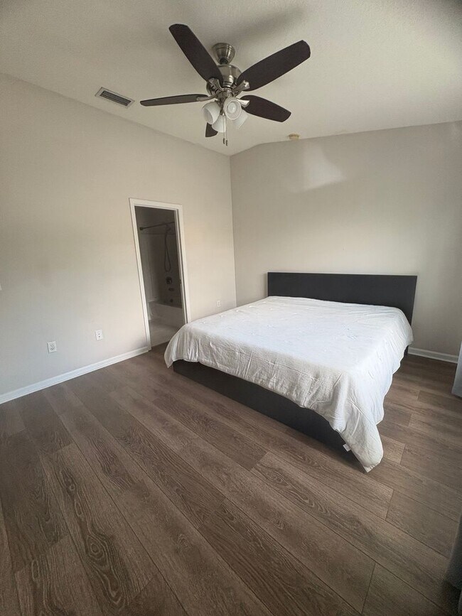 Building Photo - Cambridge at Oakleaf Townhome (3 bedrooms/2.5 baths)