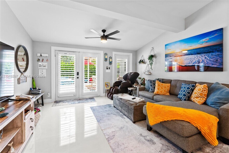 Building Photo - 2620 NE 15th St