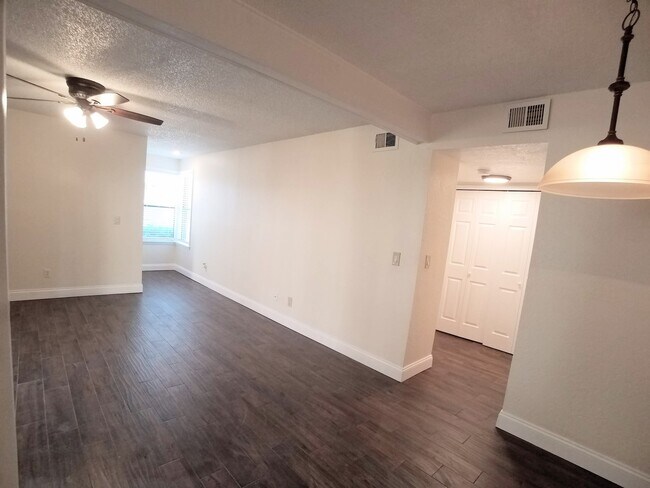 Building Photo - FOR RENT! Fabulous Full Remodeled 1/1 Wint...
