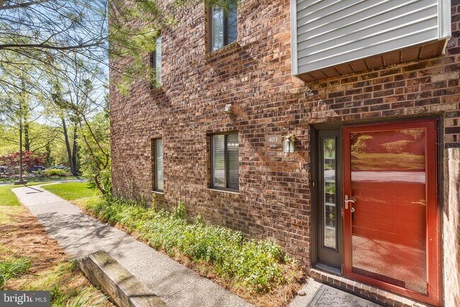 Building Photo - 403 Mountainview Dr