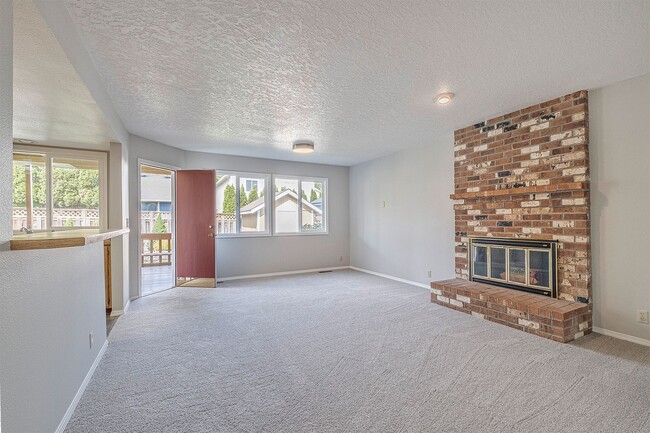 Building Photo - Spacious 5-Bedroom Home with Beautiful Bac...