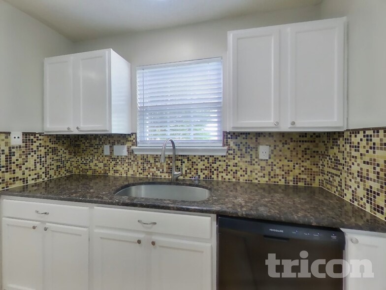 Building Photo - 7925 Donet Terrace Dr