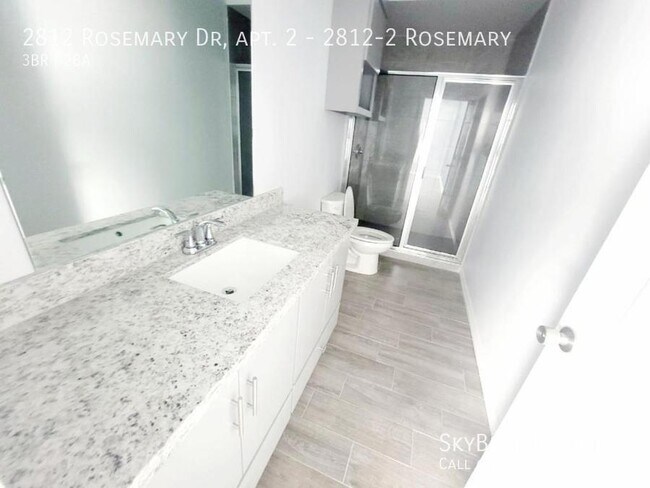 Building Photo - 2812 Rosemary Dr