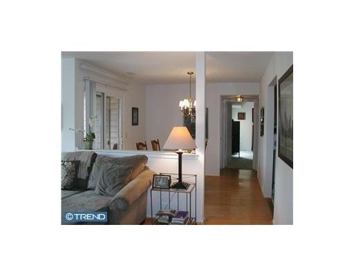 Building Photo - 2217 Sayre Dr