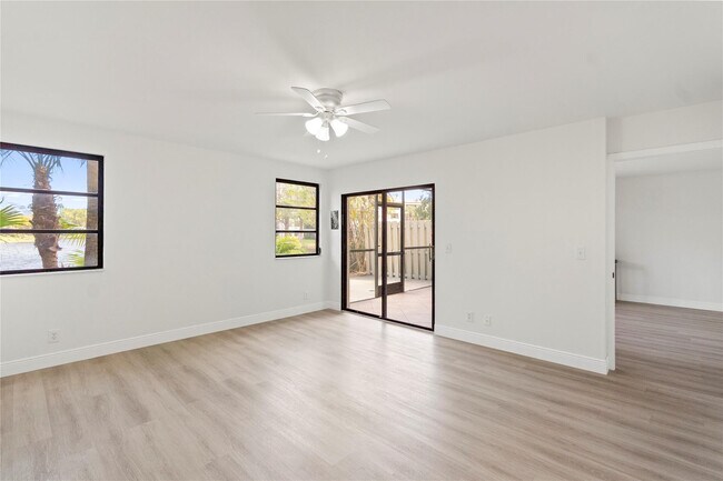 Building Photo - 2232 N Cypress Bend Dr