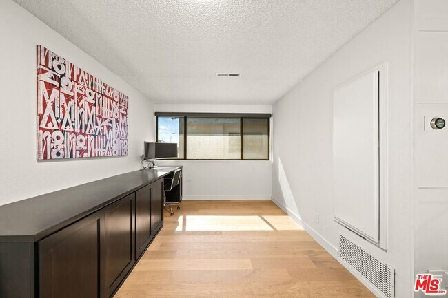 Building Photo - 4069 W Rosecrans Ave