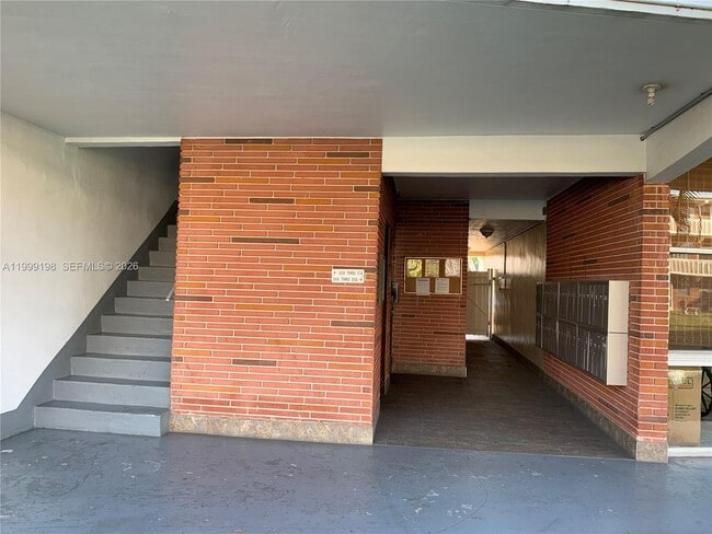 Building Photo - 141 NE 10th Ave