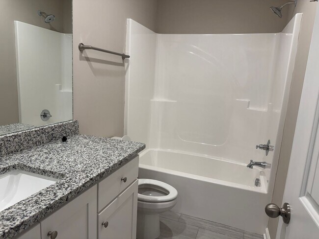 Building Photo - 211 Mountaindale Dr