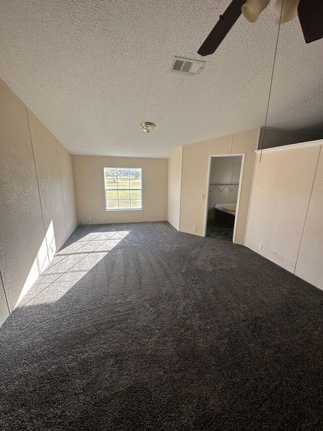 Building Photo - Beautiful home on 2.5 acres