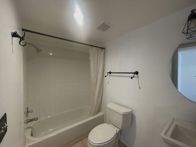 Building Photo - Available Now Palmdale 4 Bedroom + 3 Bathr...