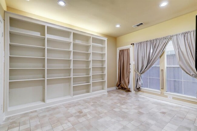Building Photo - 4235 Bettis Dr