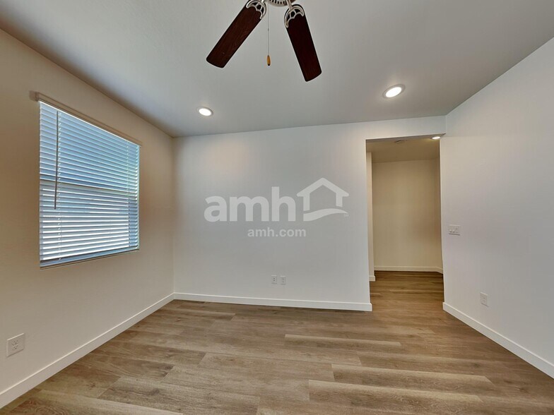 Building Photo - 25819 N 184th Dr