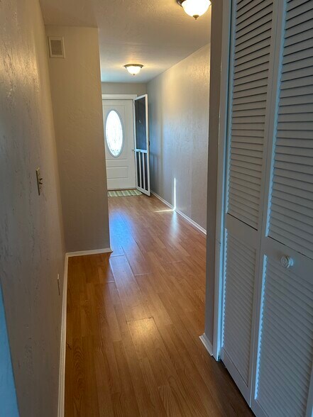 Front Entry Hallway - 1376 Chesapeake Ave