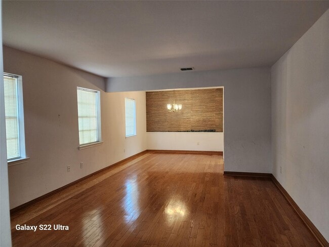 Building Photo - 515 Shady Glade Dr