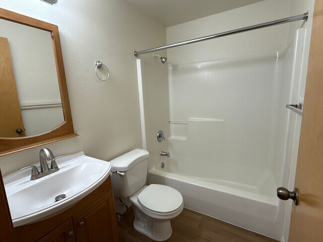 Building Photo - 3 Bedroom 1.5 Bath Home Fenced Yard, Shed ...