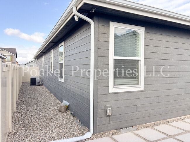 Building Photo - 577 W Norwich St