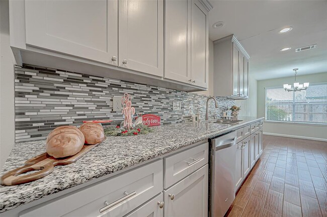 Building Photo - 2022 Highland Hills Dr