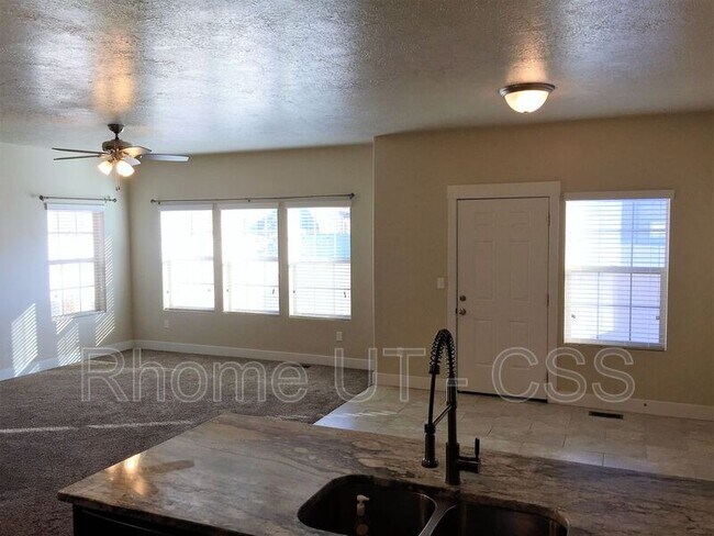 Building Photo - 1616 N Catagena Pky