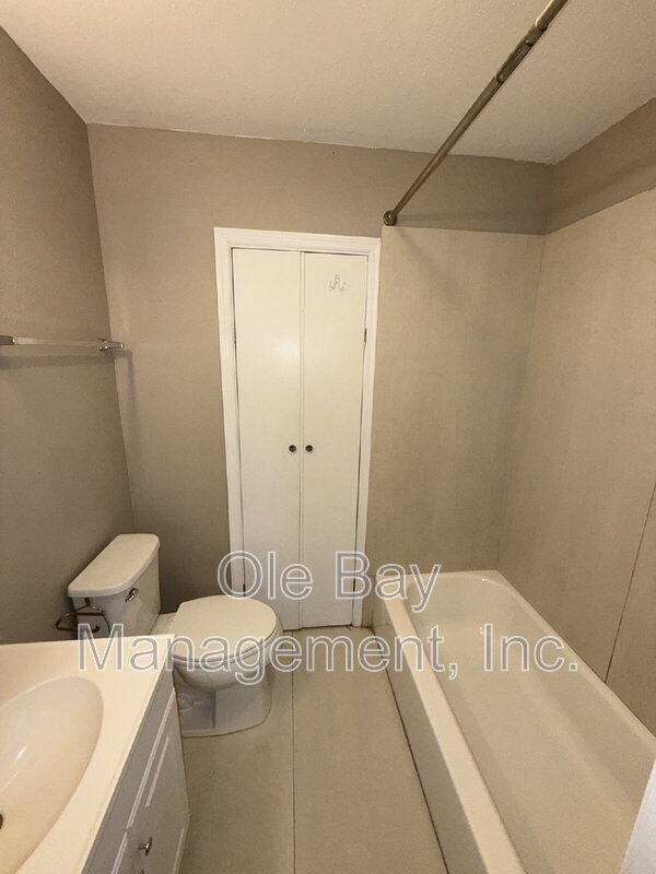 Building Photo - 5175 Brentwood Ln