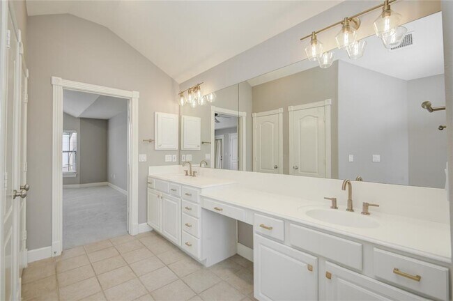 Building Photo - 5510 Blossom St