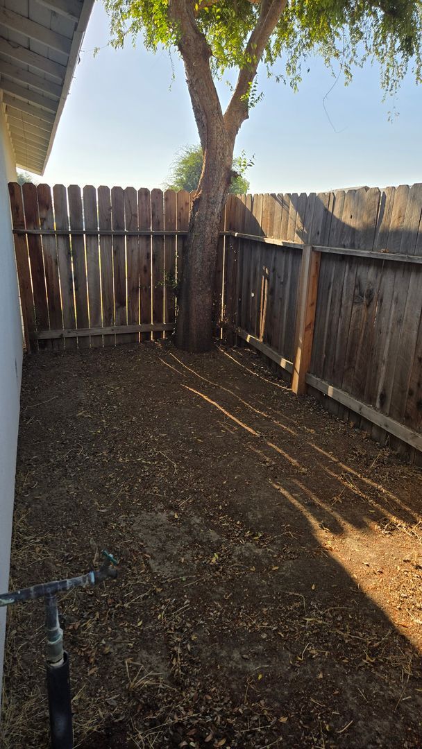 Building Photo - 7008 N Half Moon Dr