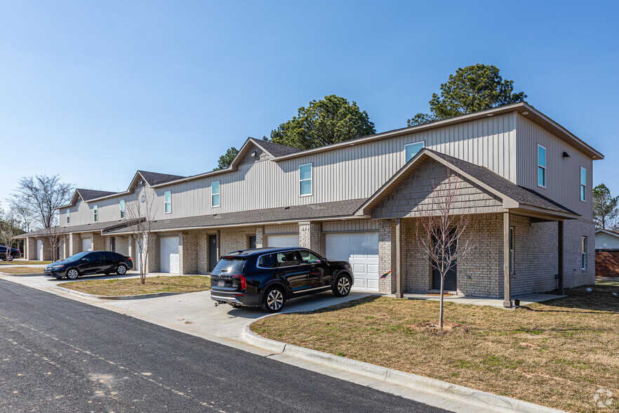 Building Photo - German Oaks Townhomes