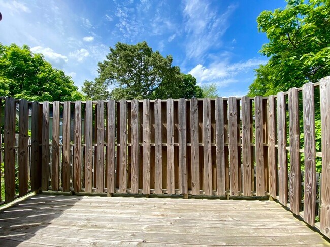 Building Photo - Beautiful Newer Construction in WAVL