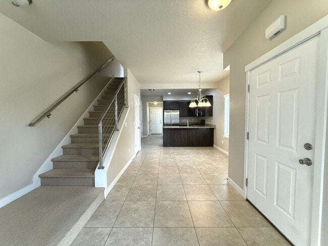 Building Photo - AVAILABLE JULY 1ST | 3 BED | 2.5 BATH | $2,295/MO