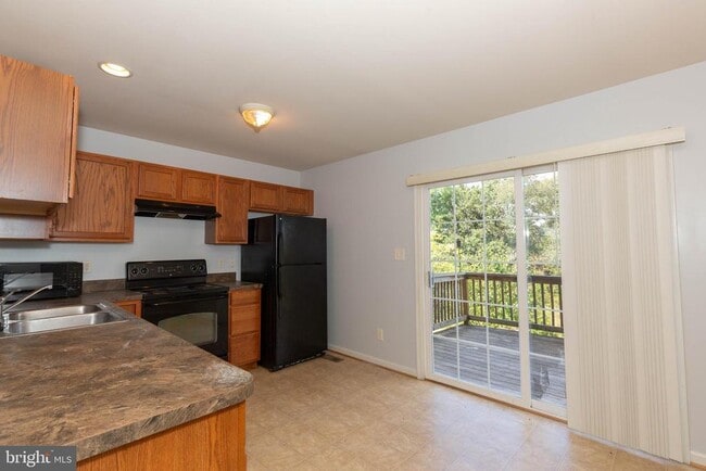 Building Photo - 128 Pony Cir