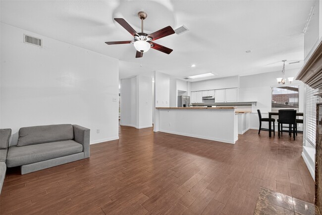 Building Photo - 6311 Drake Elm Dr