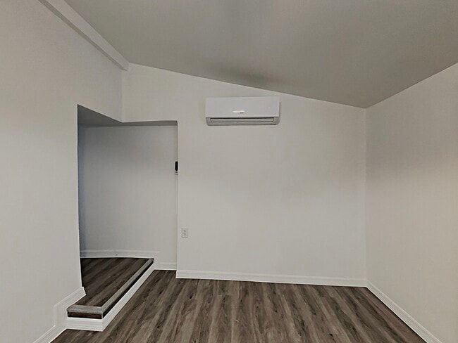 Building Photo - 630 N Halifax Ave