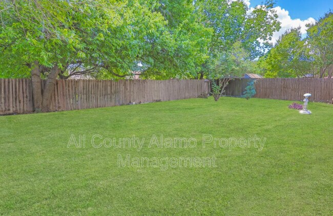 Building Photo - 7558 Ledgebrook Dr