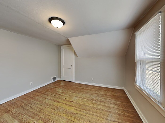 Building Photo - 1697 Payne Ave