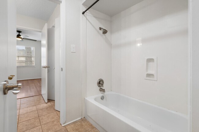 Building Photo - 16222 Barbara Ln