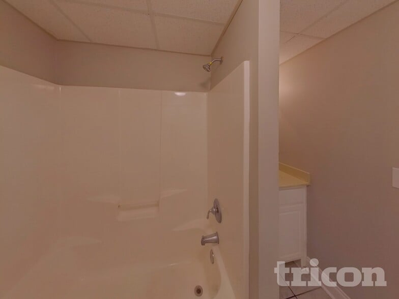 Building Photo - 1024 Eagles Brooke Dr