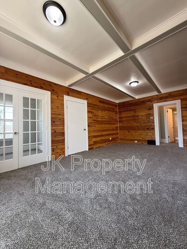 Building Photo - 309 10th St N