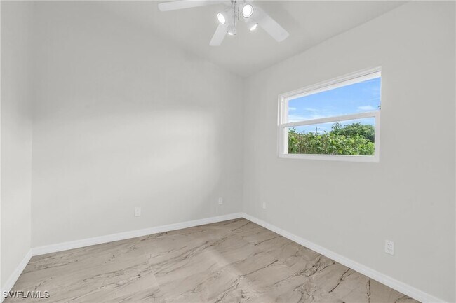 Building Photo - 1004 SE 42nd Ln