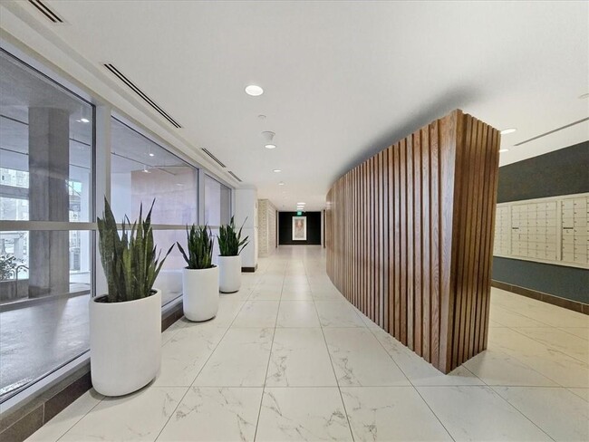 Building Photo - 923 Peachtree St NE