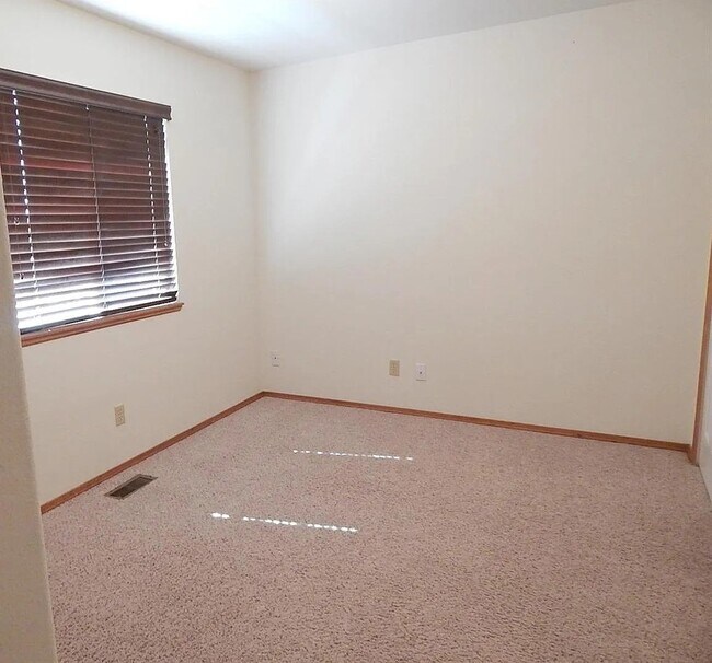 Building Photo - 3930 Pronghorn Meadows Cir
