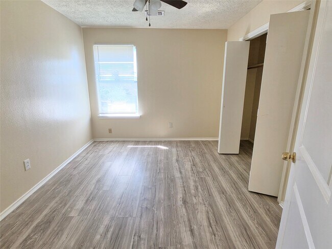 Building Photo - 13939 Plantation Valley Dr