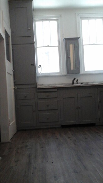 Building Photo - 427 N Genesee Ave