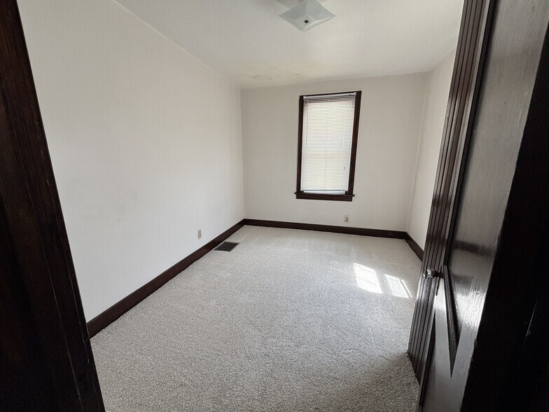 Building Photo - 912 Highland Ave