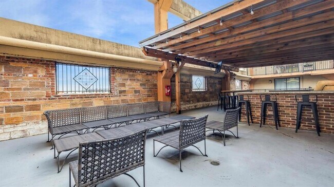 Building Photo - 2205 McKinney St
