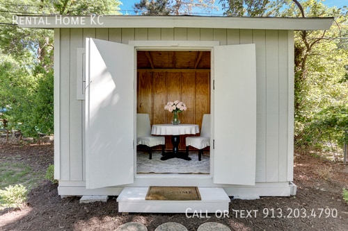 Building Photo - 5906 W 75th Terrace