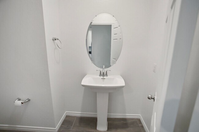 Building Photo - 3 Bed Townhome At Las Vegas Blv and St. Rose Pkwy