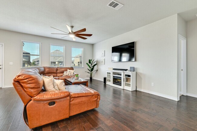 Building Photo - 1349 Eagle Ray St