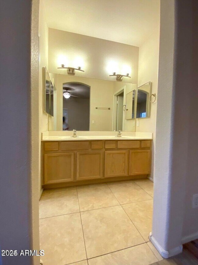 Building Photo - 2643 S 156th Ave