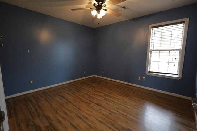 Building Photo - 93 Slosh Ln